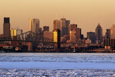  Montreal, Quebec, Canada, le pont 
Jacques- Cartier. Le fleuve Saint-Laurent bloque par les glaces