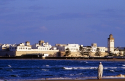  La plage et la ville d'Essaouira, Maroc.