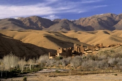  Kasbah dans la vallee du Daddes Maroc